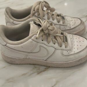 Nike Air Force 1 low size 4Y